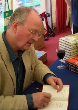 Philip_Pullman_2005-04-16.jpg