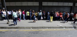 midores-fazem-fila-do-lado-de-fora-de-supermercado-em-caracas-na-venezuela-1424433741528_615x300.jpg