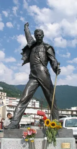 309px-Freddy_Mercury_Statue_Montreux.jpg