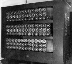 Wartime_picture_of_a_Bletchley_Park_Bombe-mini.jpg