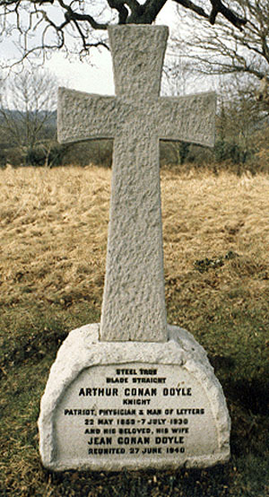 Arthur+Conan+Doyle+Grave.jpg