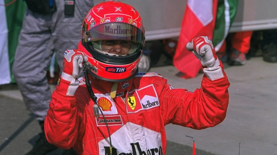 michael-schumacher-comemora-41-vitoria-da-carreira-no-gp-da-italia-de-2000-1441846770300_900x506.jpg
