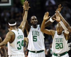 paul-pierce-kevin-garnett-e-ray-allen-comemoram-vitoria-dos-celtics-sobre-o-heat-1272419417900_250x200.jpg