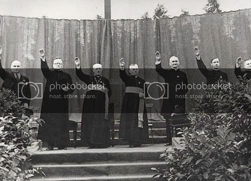 Nazi-Salute_Vatican.jpg
