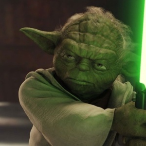 mestre-yoda-empunha-seu-sabre-de-luz-1318520997278_300x300.jpg