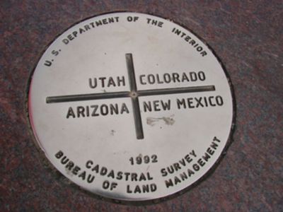 400px-Four_Corners_Monument_Colorado_Arizona_New_Mexico_Utah_USA.jpg