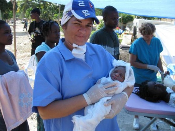 medicos-cubanos-haiti.jpg