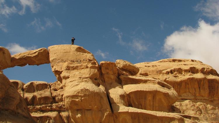 wadi-rum---ponte-de-pedra-1582297857504_v2_750x421.jpg