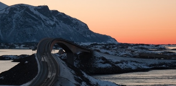 apesar-de-assustadora-a-ponte-fica-em-uma-linda-regiao-norueguesa-1467586020282_615x300.jpg