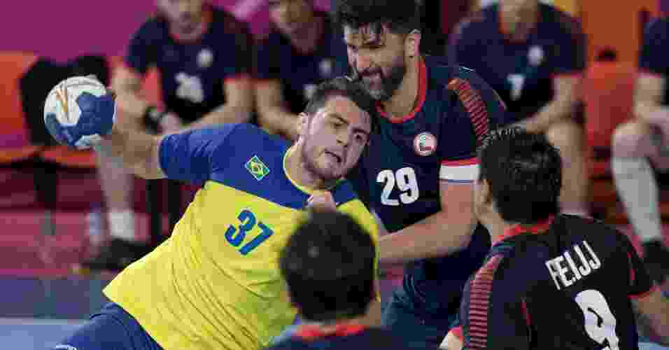 brasileiro-haniel-langaro-enfrenta-marcacao-chilena-em-dura-semifinal-pelo-handebol-do-pan-1564962969724_v2_956x500.jpgx