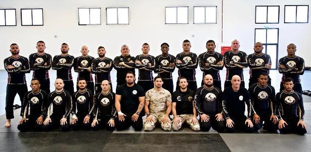 instrutores-de-jiu-jitsu-que-trabalham-com-as-forcas-armadas-do-qatar-para-a-copa-de-2022-1537571501220_v2_615x300.jpg
