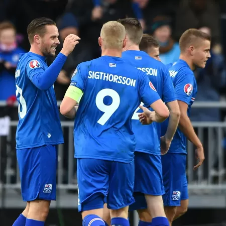 Islandeses comemoram gol em jogo das Eliminatórias da Eurocopa de 2016 - Tom Dulat/Getty Images - Tom Dulat/Getty Images