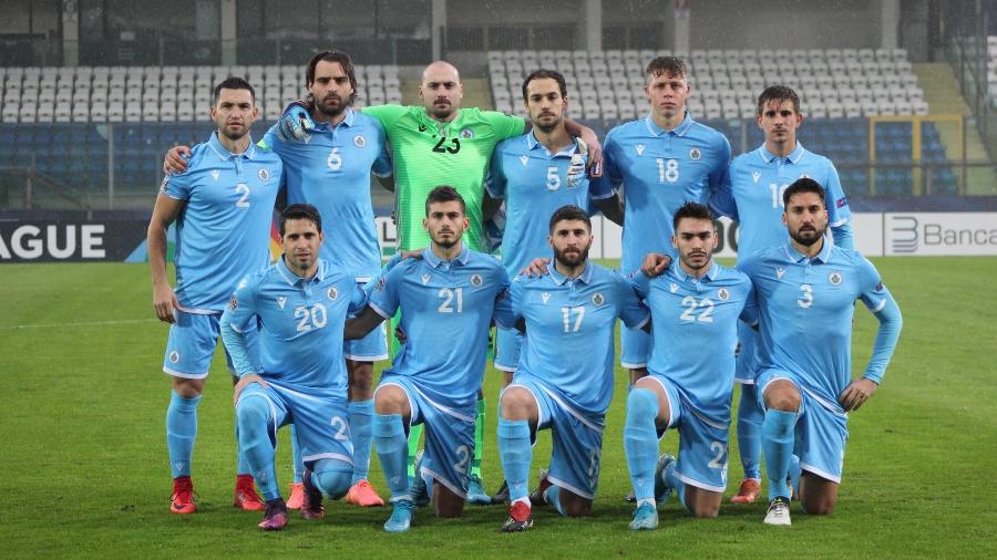 Seleção de San Marino, a pior do mundo na atualidade, posa para foto antes de enfrentar Gibraltar - Divulgação