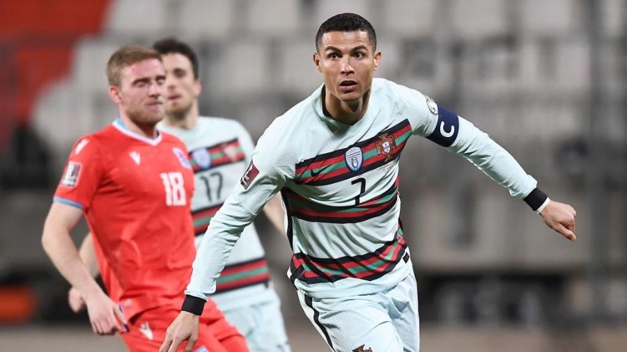 Cristiano Ronaldo marca na partida entre Portugal e Luxemburgo pelas Eliminatórias da Copa - Alexander Scheuber/Getty Images