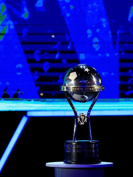 Taça da Copa Sul-Americana, segundo torneio de clubes do continente - REUTERS/Jorge Adorno