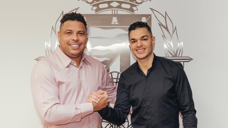 ronaldo-presidente-do-valladolid-posa-ao-lado-do-novo-contratado-do-clube-espanhol-o-atacante-frances-ben-arfa-1580212260646_v2_750x421.jpg