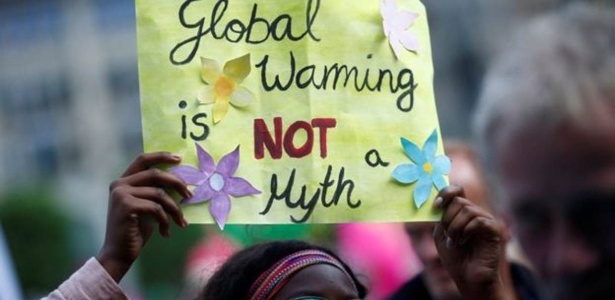 aquecimento-global-nao-e-um-mito-diz-o-cartaz-exibido-num-protesto-durante-o-encontro-dos-paises-do-g20-em-hamburgo-alemanha-em-julho-de-2017-1534252268156_615x300.jpg