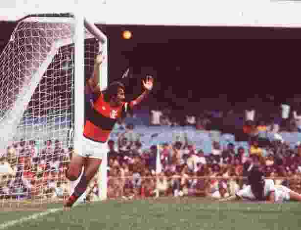 zico-em-1982-no-flamengo-1374272592466_615x470.jpgx