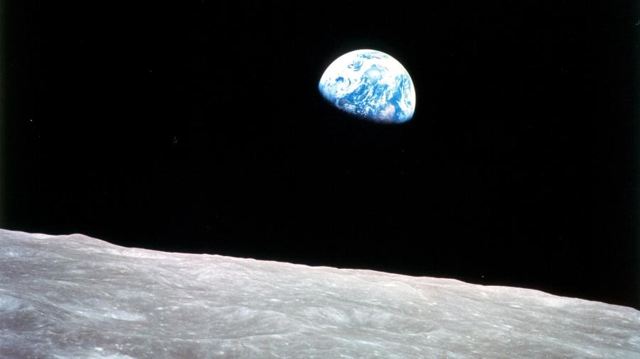 iconica-foto-tirada-pelo-astronauta-william-anders-da-apollo-8-mostra-a-imagem-da-terra-vista-do-superficie-da-lua-1548354444152_v2_900x506.jpg