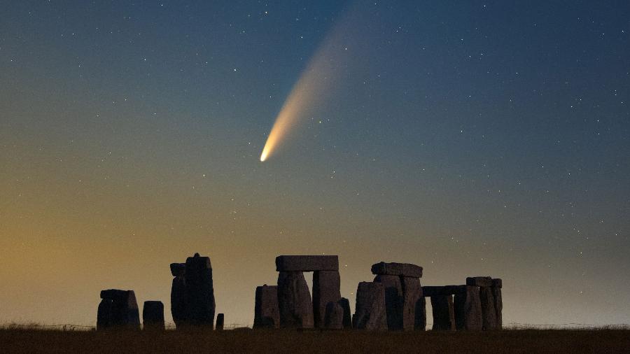 Cometa Neowise passa por Stonehenge, no Reino Unido  - Declan Deval/Nasa