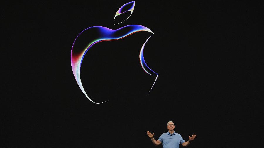 Tim Cook, CEO da Apple, durante o WWDC 2023 em que a Apple apresentou o iOS 17 - LOREN ELLIOTT/Reuters