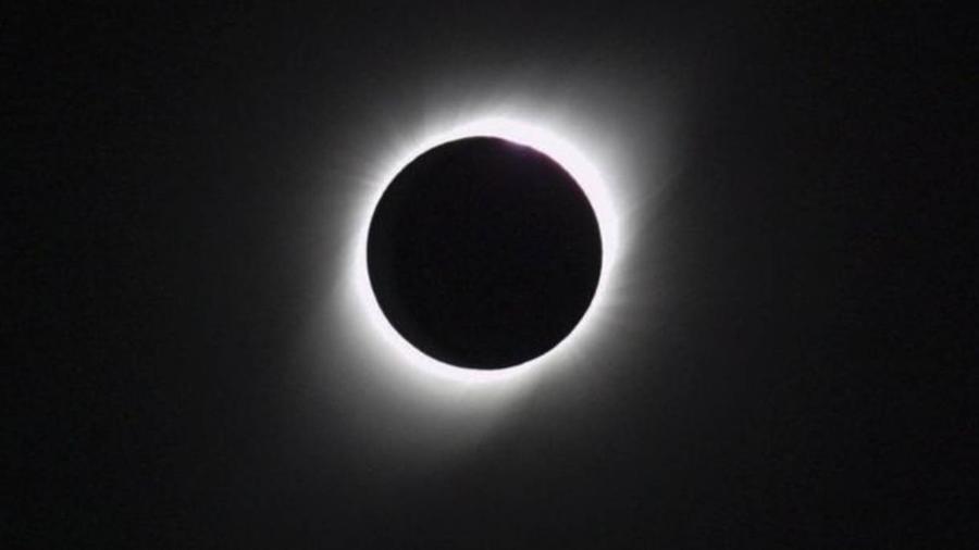 em-dezembro-de-2020-havera-um-eclipse-solar-total-que-podera-ser-visto-no-sul-do-planeta-1577962582387_v2_900x506.jpg