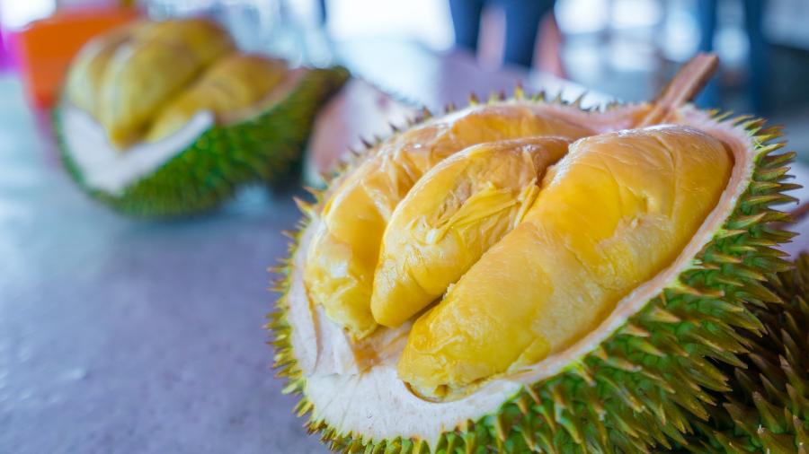 Fruta durião, de origem asiática, que tem um cheiro muito forte - Getty Images