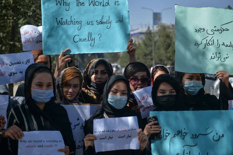 Afegãs protestam contra apoio do Paquistão ao Talibã em Cabul