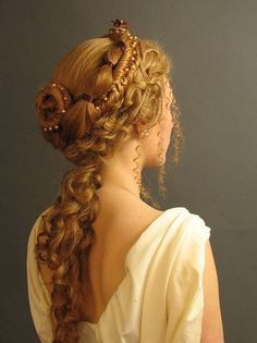 fd0f0ed94dbb727f070a684e0433c914--renaissance-hairstyles-victorian-hairstyles.jpg