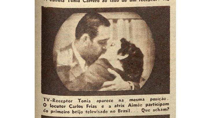 primeiro_beijo_na_televisão_carlos_frias_e_Aimée_044e70879cbd5b620307afb45455372a2d0c554d.jpeg