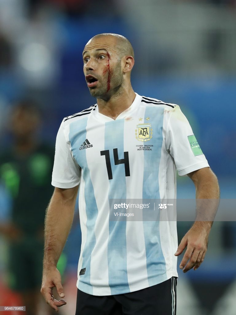 blood-in-the-face-of-javier-mascherano-of-argentina-during-the-2018-picture-id984678960