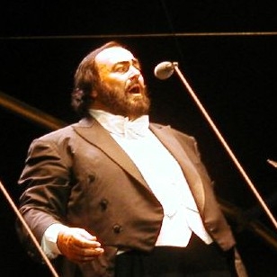 Luciano_Pavarotti_15.06.02_cropped2_%28squared%29.jpg